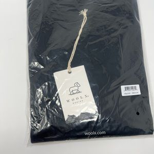 Woolx Aspen V Neck black medium NWT